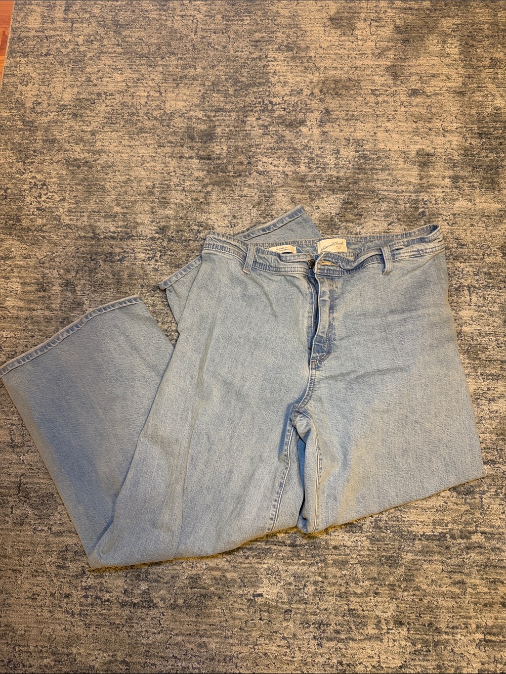 Universal Thread Light Wash High-Rise Straight Jeans